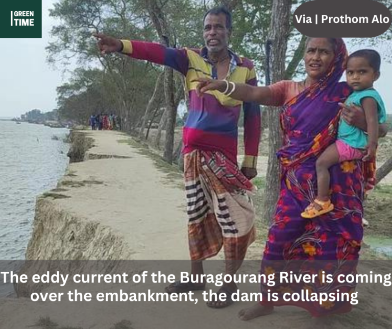 The eddy current of the Buragourang River is coming over the embankment, and the dam is collapsing