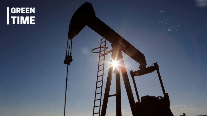 Oil prices dip weak demand