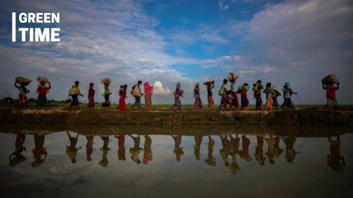 Rohingya refugees flee Myanmar